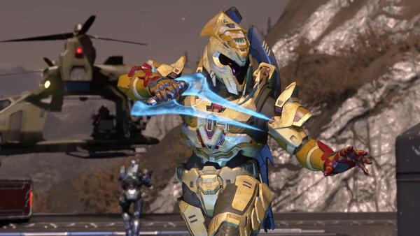 Halo Infinite screenshot: A Spartan warrior in golden armor wields an energy sword with a Pelican aircraft in the background.