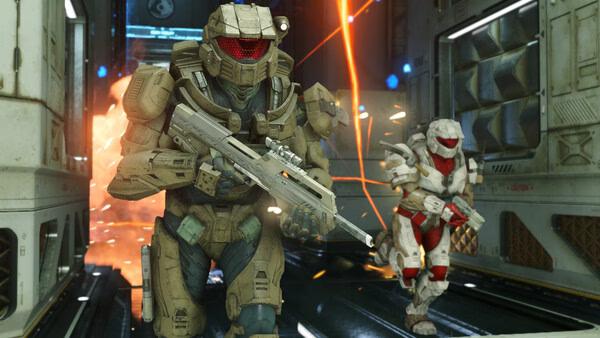Halo Infinite screenshot: Two armored Spartans running through a futuristic corridor with explosions in the background.