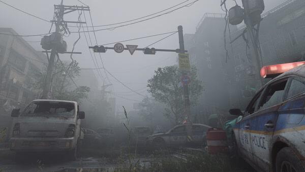 Screenshot from NAKWON: LAST PARADISE showing a foggy street filled with abandoned, damaged vehicles and overgrown vegetation.