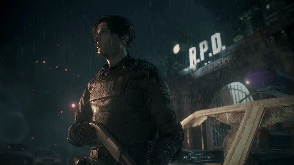 Resident Evil 2 screenshot: A character in police uniform stands in front of the R.P.D. building at night, holding a weapon.