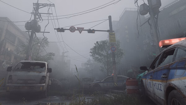 Screenshot from NAKWON: LAST PARADISE showing a foggy street filled with abandoned, damaged vehicles and overgrown vegetation.