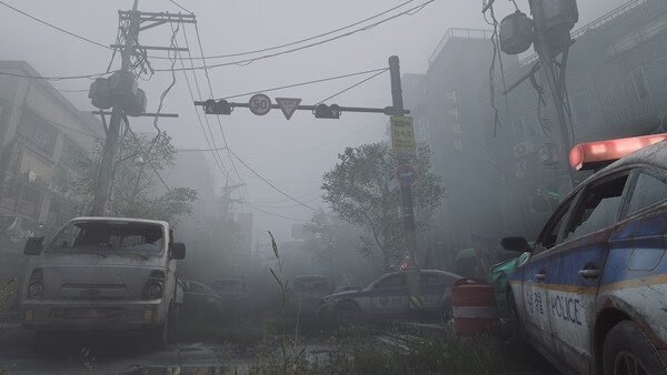 Screenshot from NAKWON: LAST PARADISE showing a foggy street filled with abandoned, damaged vehicles and overgrown vegetation.