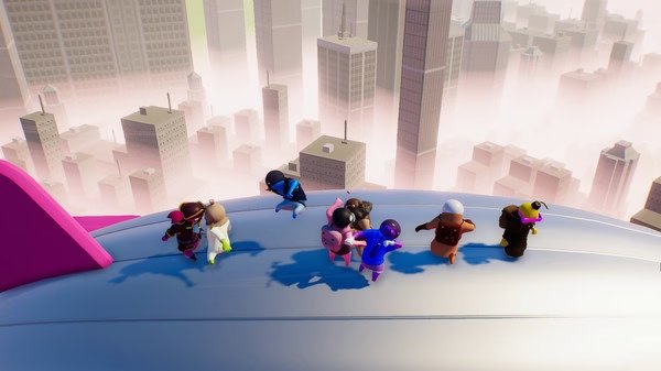 Gang Beasts screenshot: Colorful characters brawl on a blimp over a cityscape, with tall buildings visible in the background.