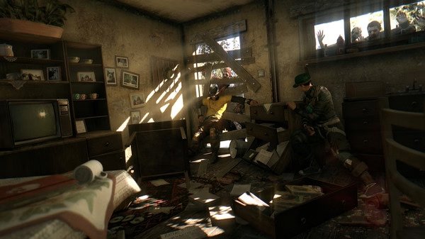 Dying Light screenshot: Two survivors search through a damaged room as sunlight streams in, with zombies visible outside the window.