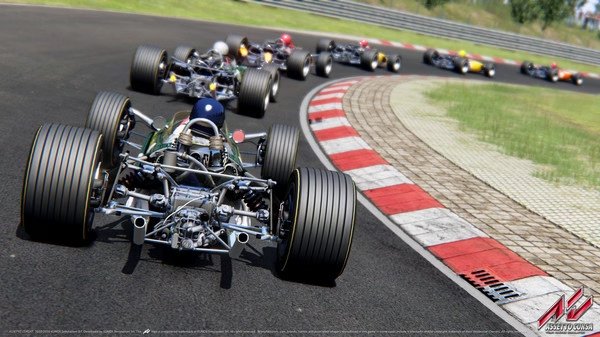 Assetto Corsa screenshot showing classic race cars speeding on a curving track, surrounded by greenery and red-white curb markings.