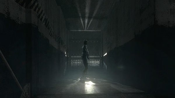Resident Evil HD Remaster screenshot: A character stands in a dimly lit hallway with beams of light shining through a metal grate.