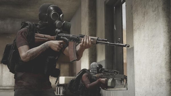 Insurgency: Sandstorm screenshot: Two characters in tactical gear, one aiming a rifle, the other crouching with a weapon indoors.