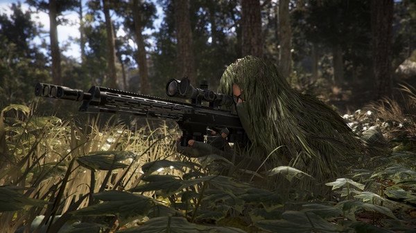 Tom Clancy's Ghost Recon Wildlands screenshot: A camouflaged sniper aims through grass in a forest setting.