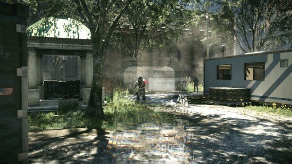 Crysis 2 Remastered screenshot: A soldier in futuristic armor stands in a lush park area, aiming a gun amidst trees and buildings.