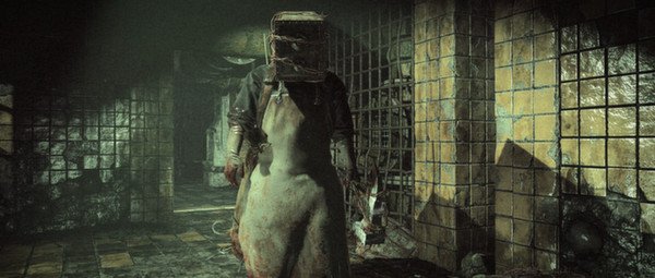 Screenshot from The Evil Within showing a menacing figure in a bloodstained apron and a metal box helmet, walking through a dim corridor.