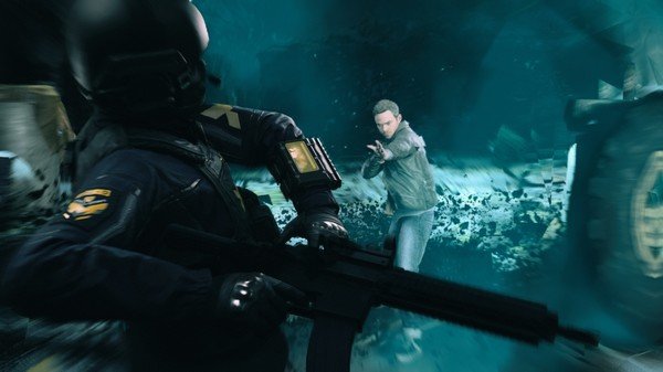Quantum Break screenshot: A soldier in tactical gear holds a rifle, facing a man in a jacket amidst a chaotic, blurred environment.