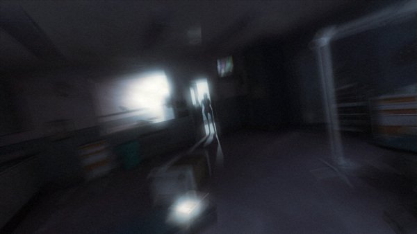 Screenshot from F.E.A.R. 2: Project Origin showing a blurred hospital room with a silhouette in the doorway.